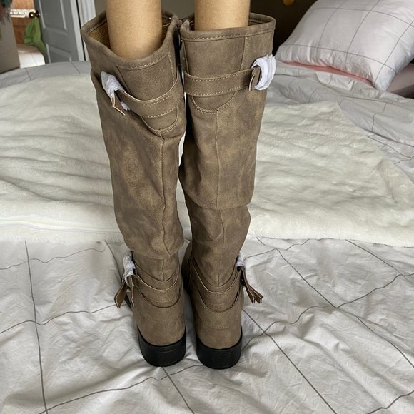 Source Unknown Tan Heeled Boots - Picture 2 of 9